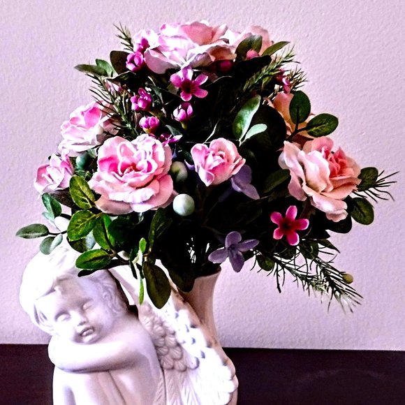 Vintage White Ceramic Angel Cherub Bud Vase ~ 6" Sitting w/Wings Extended ~ EVC! - Picture 9 of 9